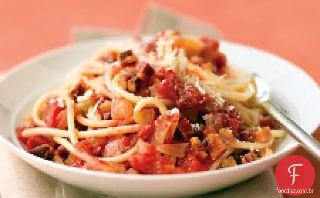 Bucatini Com Pancetta, Tomate E Cebola