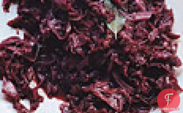 Repolho refogado com vinho tinto e cebola