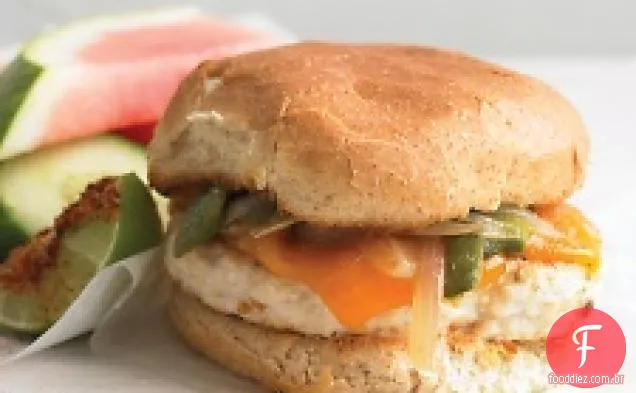 Hambúrguer De Frango Com Poblano Assado E Cebola