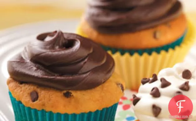 Cupcakes com gotas de chocolate