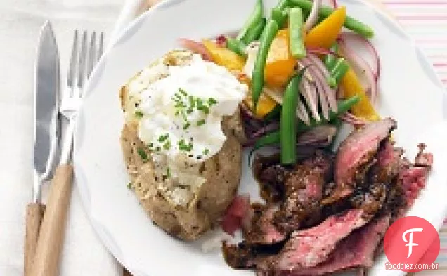 Batatas Assadas Com Creme Azedo De Cebola