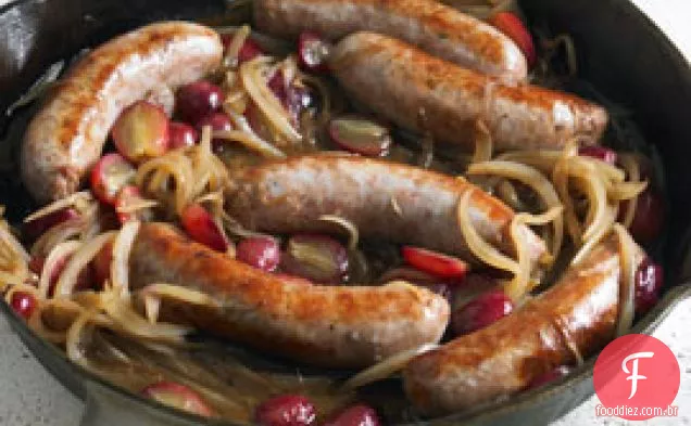 Salsichas Salteadas Com Uvas E Cebolas Envidraçadas Balsâmicas