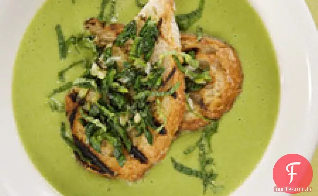 Sopa De Cebolinha E Ervilha Com Crostino De Rampa