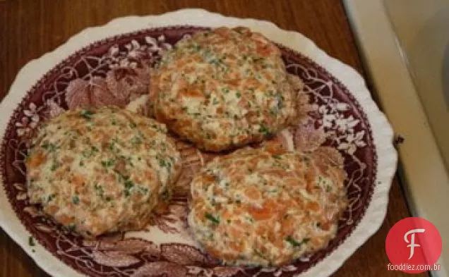 Hambúrgueres Asiáticos De Salmão Com Cebolinha Grelhada