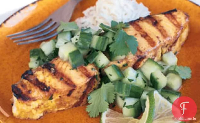 Peixe com especiarias indianas com sabor de pepino