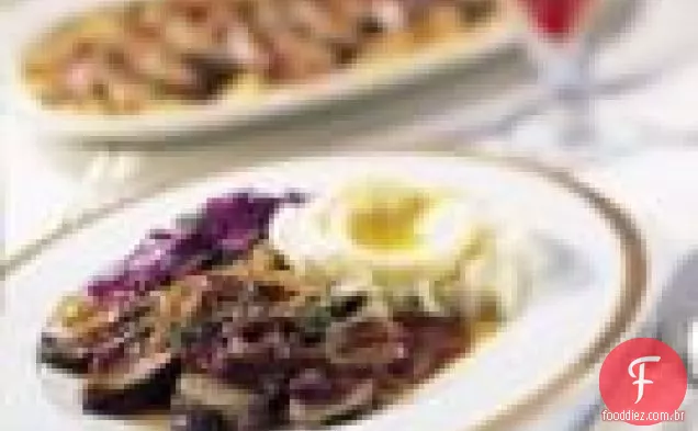 Peito De Carne Com Cebola Caramelizada E Molho Merlot
