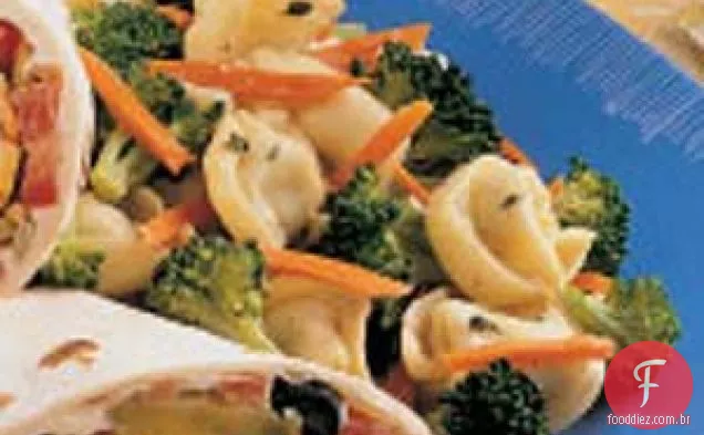Salada de tortellini de brócolis