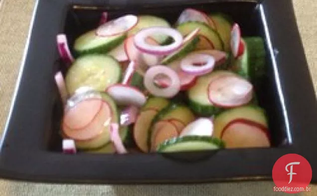 Salada Simples de Pepino e Rabanete