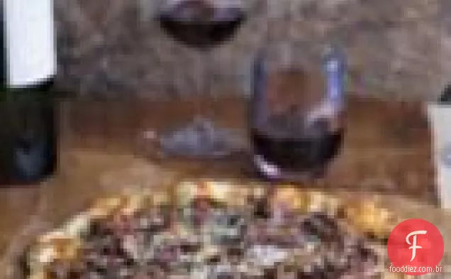 Pizza De Salsicha E Cebola Caramelizada