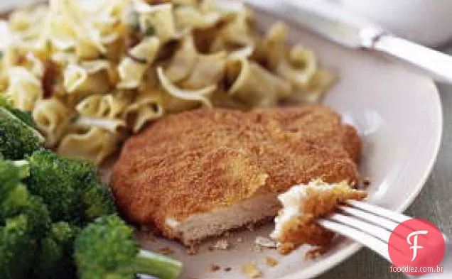 Schnitzel De Porco Com Macarrão Caramelizado De Ovo De Cebola