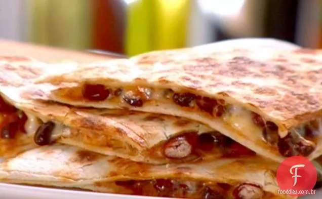 (Exclusivo da Web) Rodada 2: Bean Chili Quesadilla