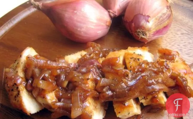 Frango com molho de chalota e damasco