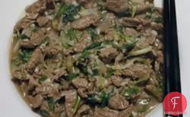 Cordeiro com cebola verde (prato do norte da China)