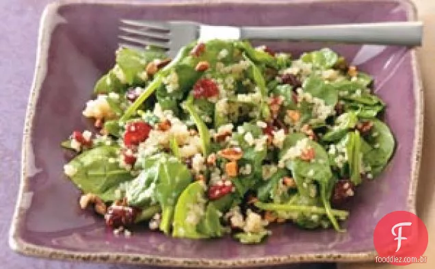Salada de espinafre murcho com quinoa