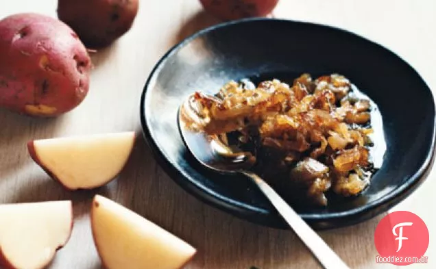 Purê de batatas com chalotas caramelizadas