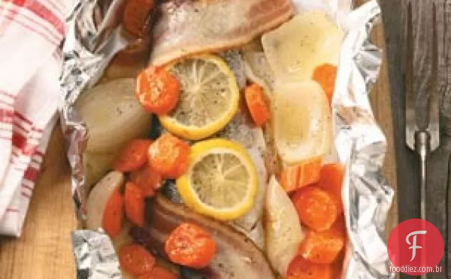 Jantar de truta na fogueira para dois