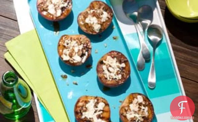 Pêssegos Grelhados com Açúcar Mascavo e Chocolate Branco