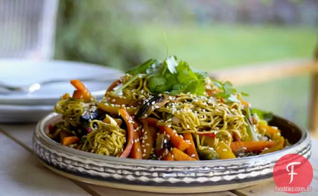 Salada De Macarrão Com Gergelim