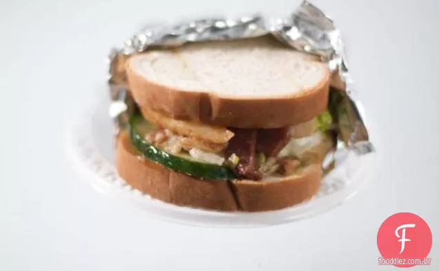 BLC (Bacon, Alface e Pepino) com Maionese Picante de Cominho e Menta