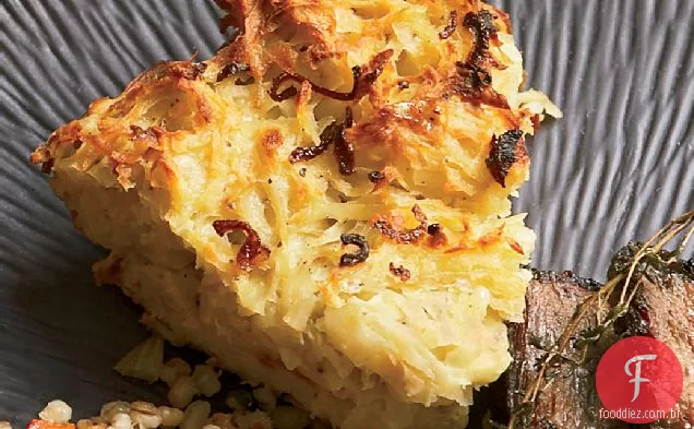 Kugel de batata com chalotas fritas