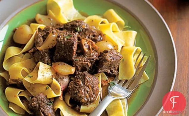 Carne Daube com chalotas e Porcini seco