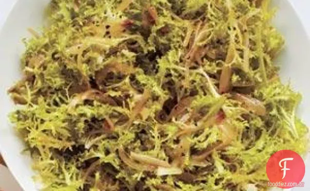 Frisée Com Chalota Quente Vinagrete