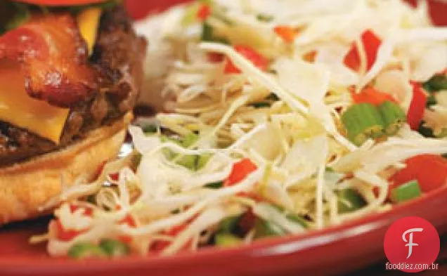 Salada de repolho com três pimentas