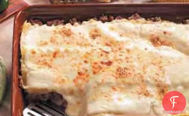 Lasanha de Salsicha com Três Queijos