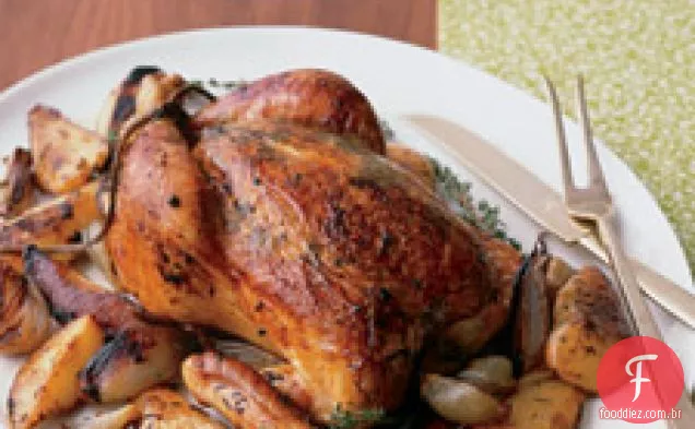 Frango Assado Inteiro Com Pêra, Chalotas E Tomilho