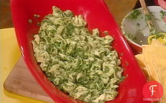 Tortellini com Pesto de Espinafre e Nozes