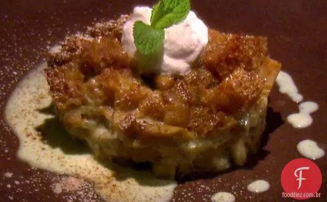 Pudim de maçãs Granny Smith e pão de gengibre com creme inglês de baunilha e creme fraiche chantilly