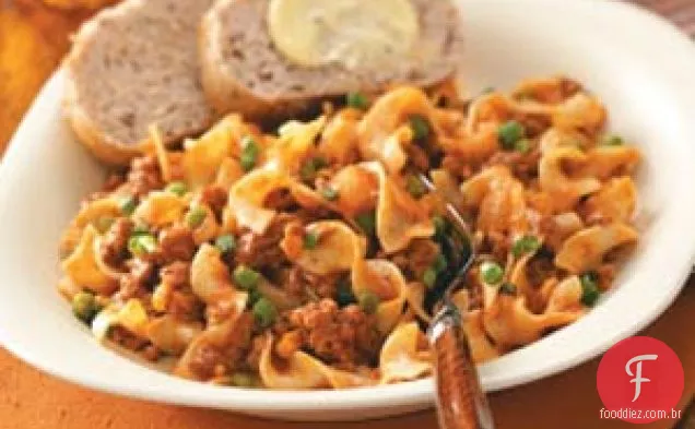 Assado de macarrão carnudo