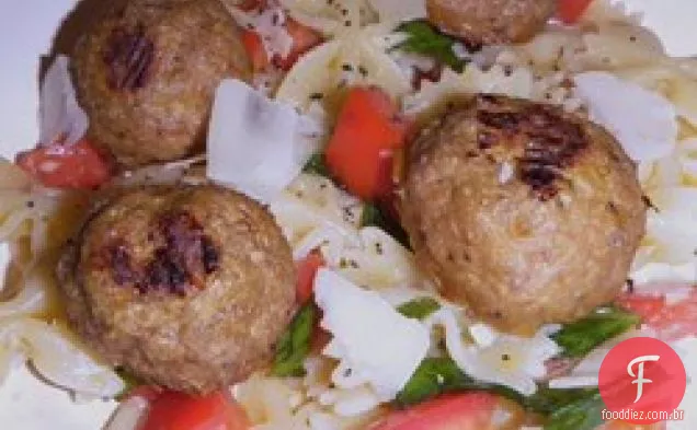 Massa fácil de azeite, tomate e manjericão