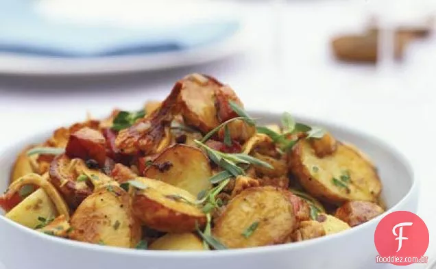 Chanterelle-salada de batata com Pancetta, chalotas e tomilho
