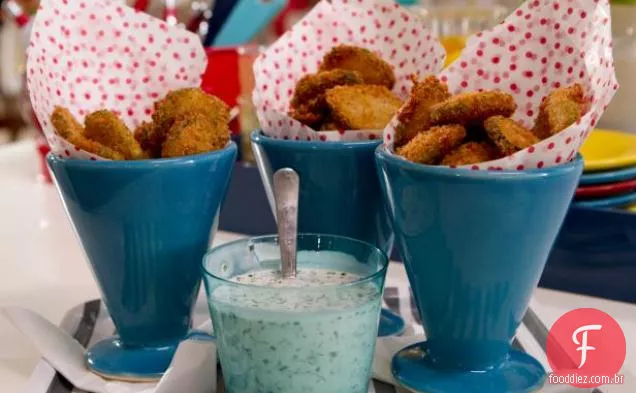 Picles Rápidos Fritos com Molho Ranch Dippin de Buttermilk