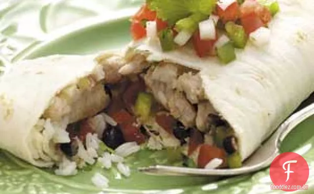 Burritos de porco com feijão preto