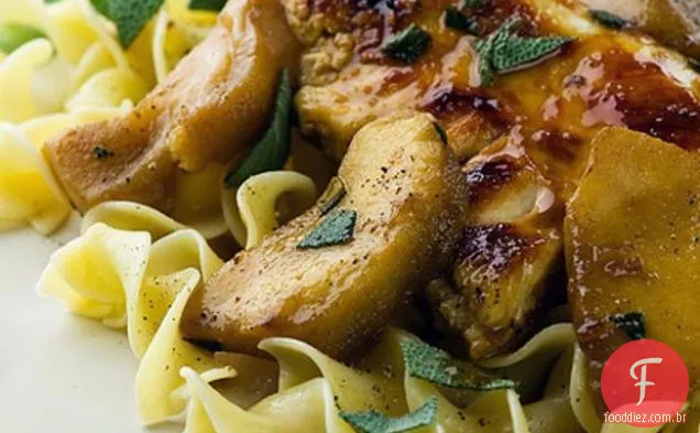 Frango Com Maçãs E Sálvia