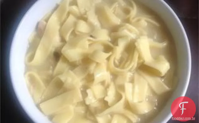 Frango e macarrão incrivelmente fáceis