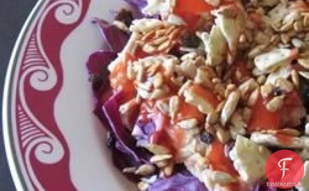 Salada de repolho roxo e atum