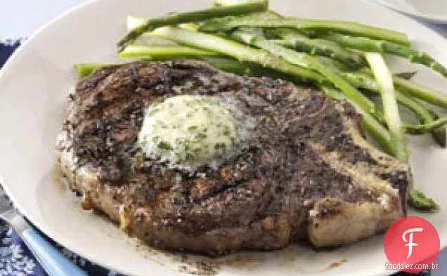 Ribeyes grelhados com manteiga de ervas