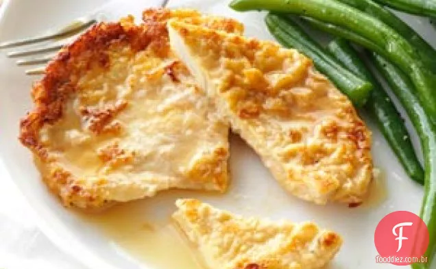 Costeletas de peru em molho de vinho e limão