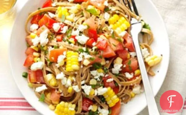 Fettuccine de milho fresco e tomate