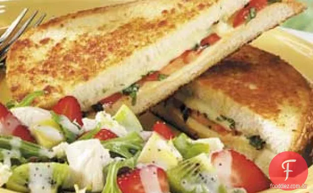 Queijo grelhado com manjericão e tomate