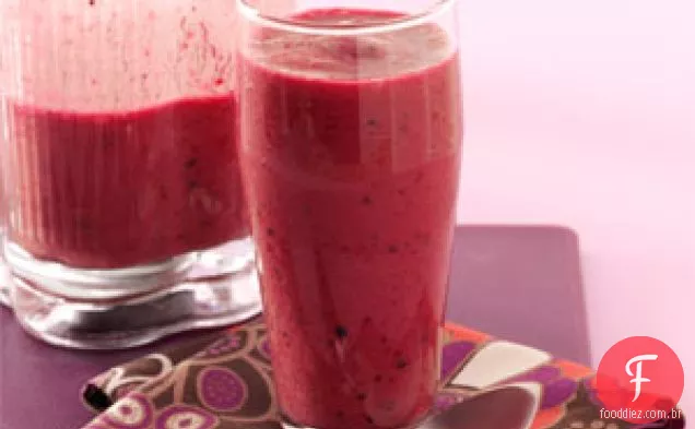Smoothies de café da manhã com frutas vermelhas