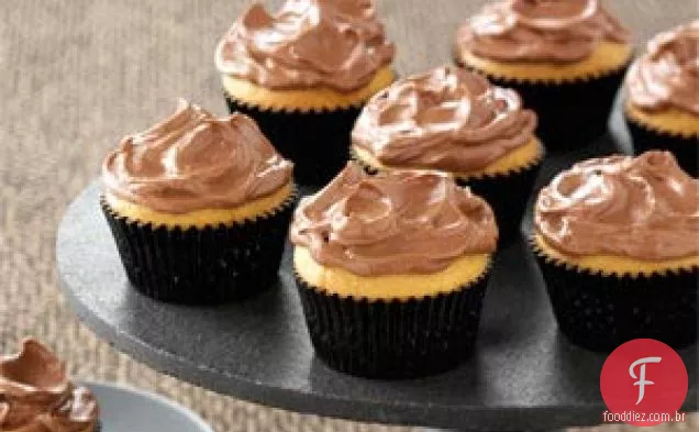 Cupcakes de manteiga de amendoim com cobertura de chocolate