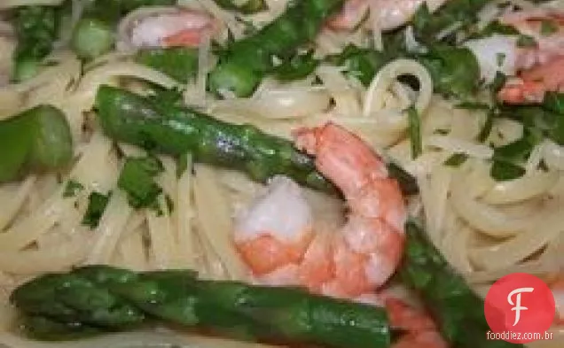 Fettuccine de Camarão e Espargos