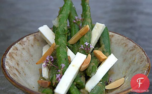 Salada De Feijão Verde E Queijo Feta Em Um Vinagrete De Chalota