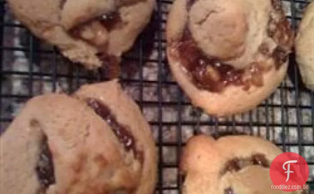 Biscoitos de tâmaras recheados