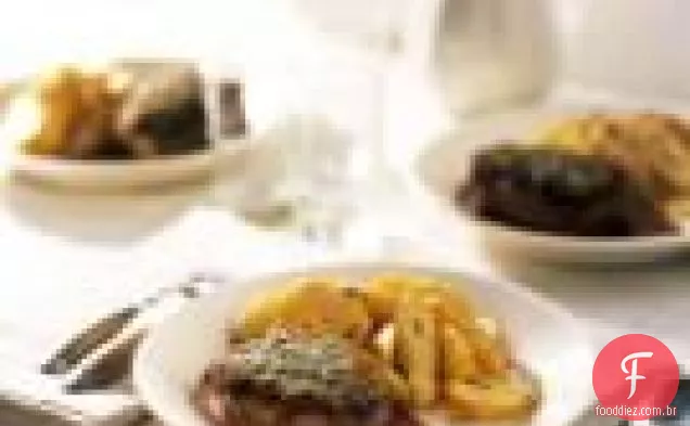 Medalhões de carne com crosta de ervas com molho Zinfandel-chalota