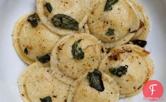 Ravioli Com Manteiga Marrom E Sálvia